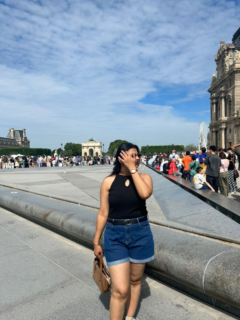 Dia — A postcard moment, worn beautifully.