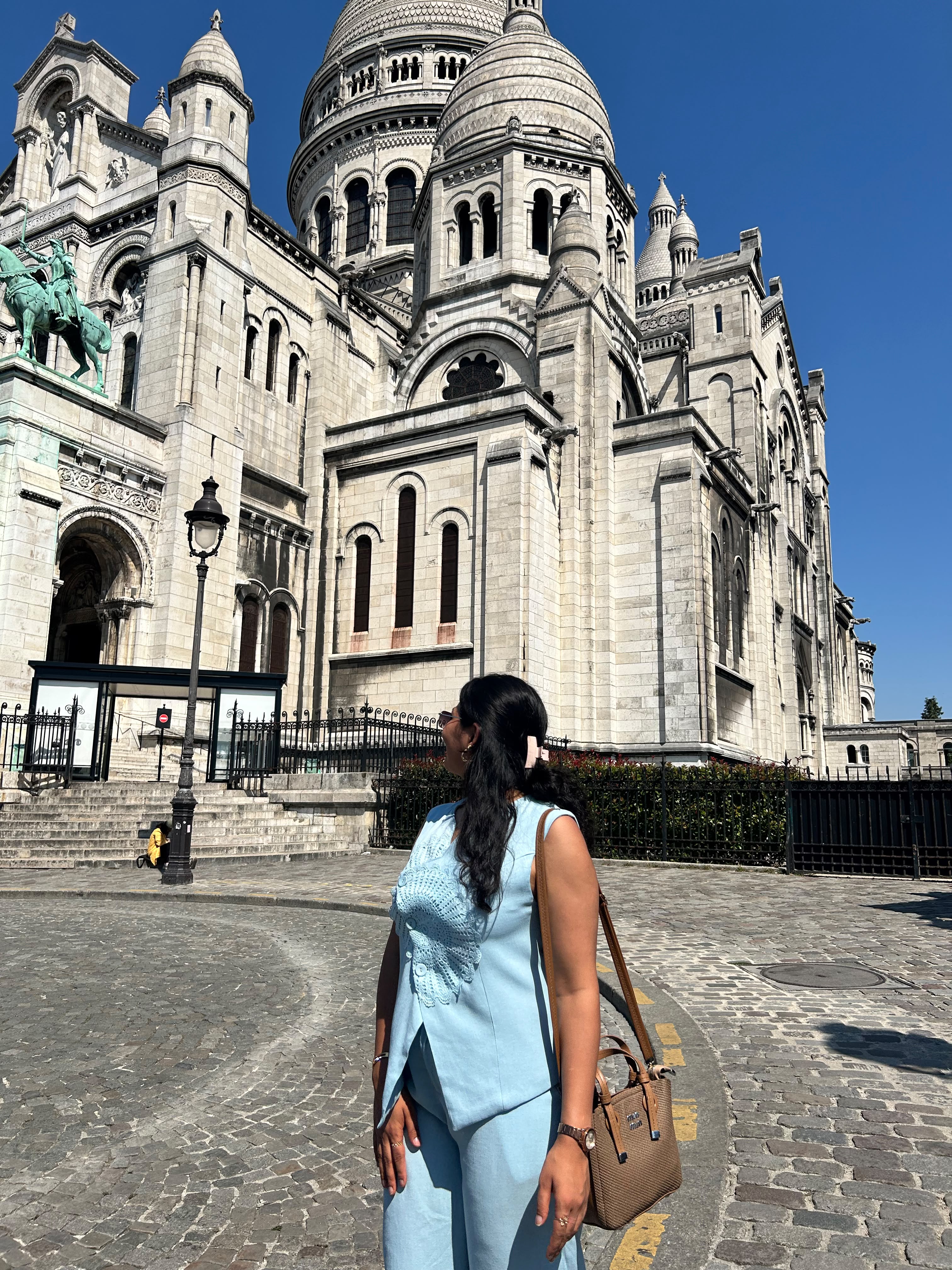 Dia — She turns a landmark into a memory.